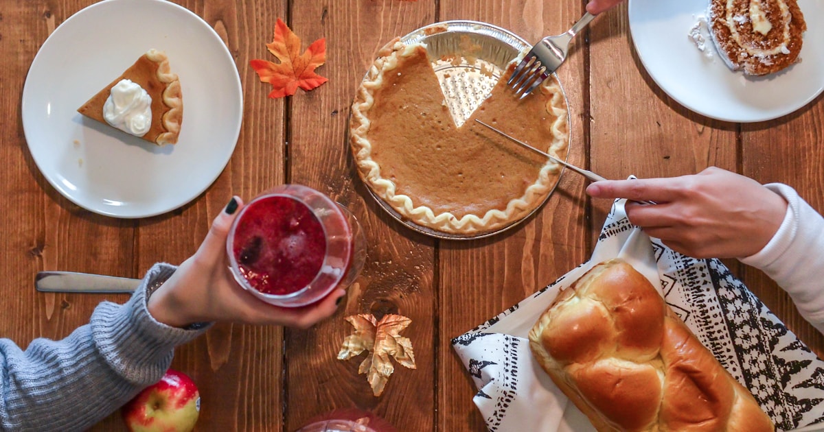 How to Divide Thanksgiving Cooking Across the Family